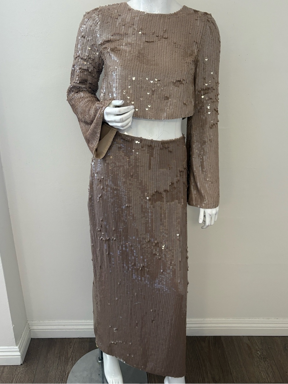 RaeVynn Sequin Midi Skirt & Long Sleeve Crop Top Matching Set in Taupe UK 8 US 4